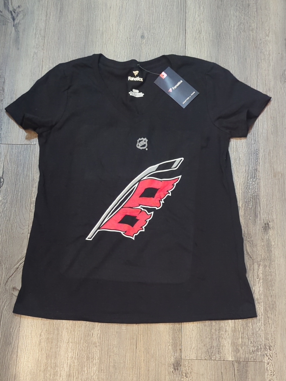 Fanatics Carolina Hurricanes Black and Red NHL Flag Logo Tee NWT